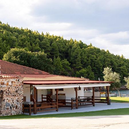 Komitsa Luxury Apartments Nea Roda Luaran gambar