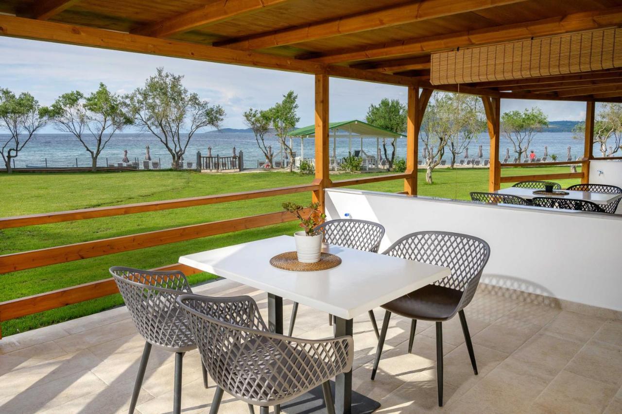 Komitsa Luxury Apartments Nea Roda Luaran gambar