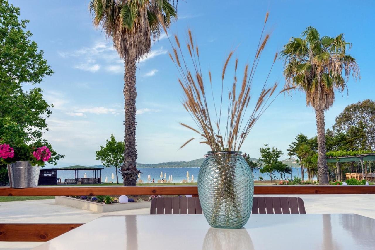 Komitsa Luxury Apartments Nea Roda Luaran gambar