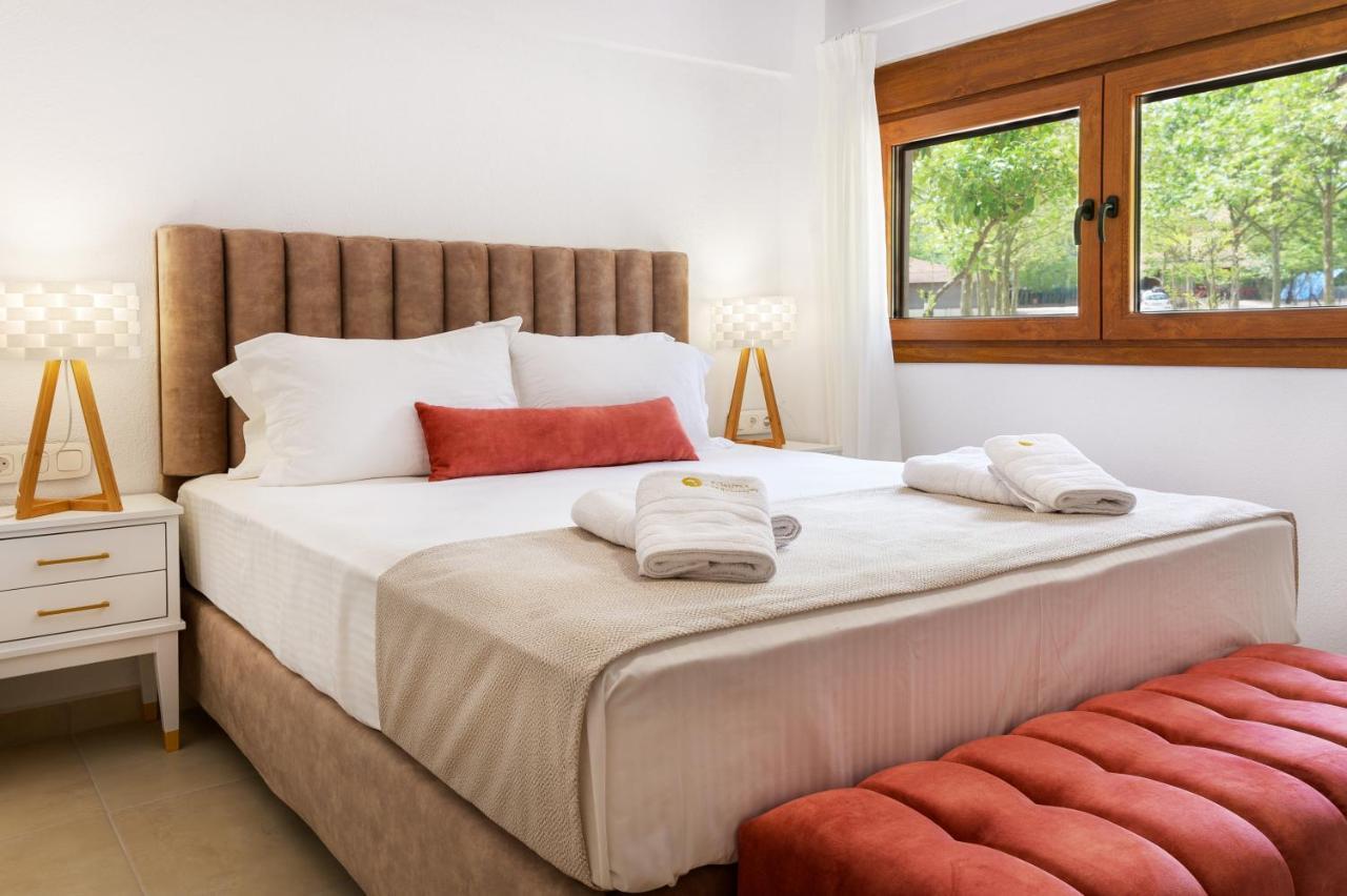 Komitsa Luxury Apartments Nea Roda Luaran gambar