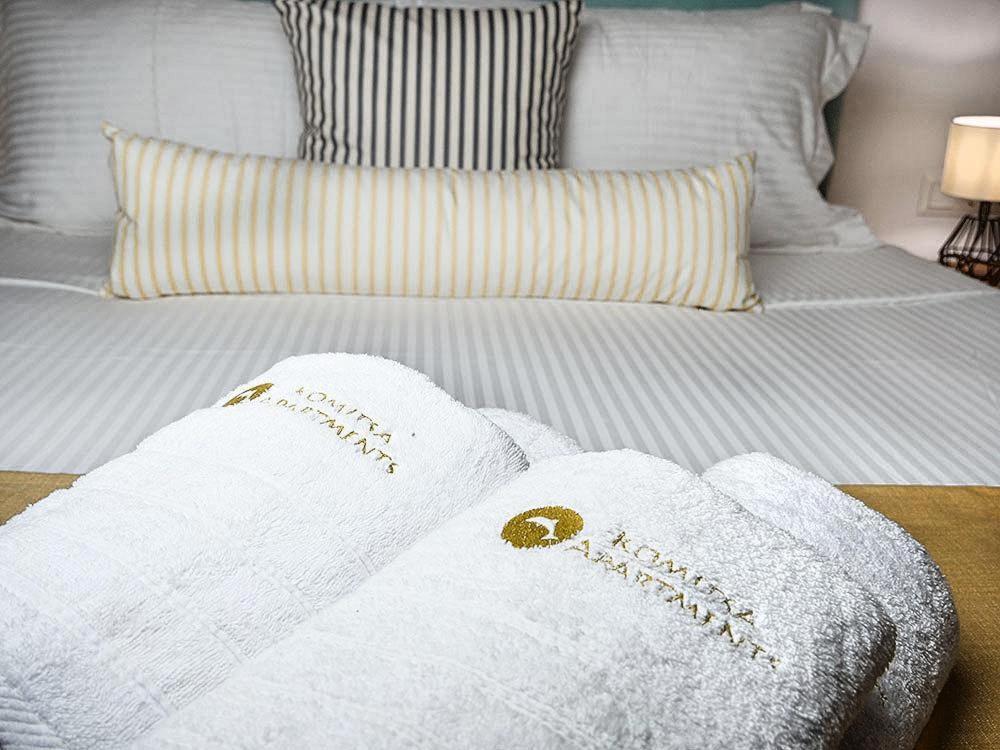 Komitsa Luxury Apartments Nea Roda Bilik gambar