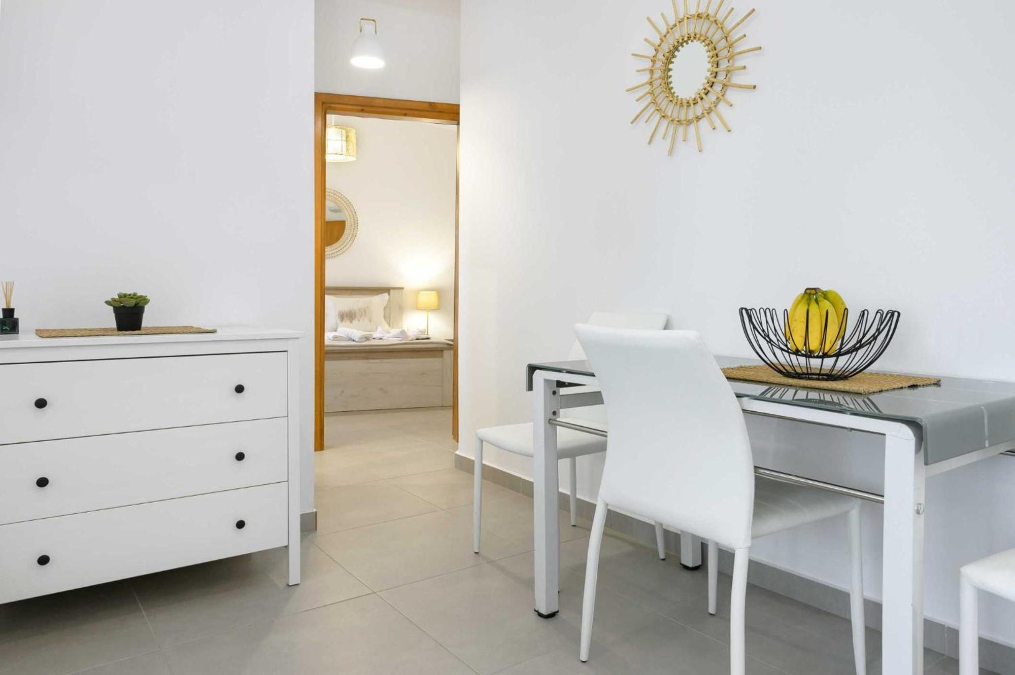 Komitsa Luxury Apartments Nea Roda Bilik gambar