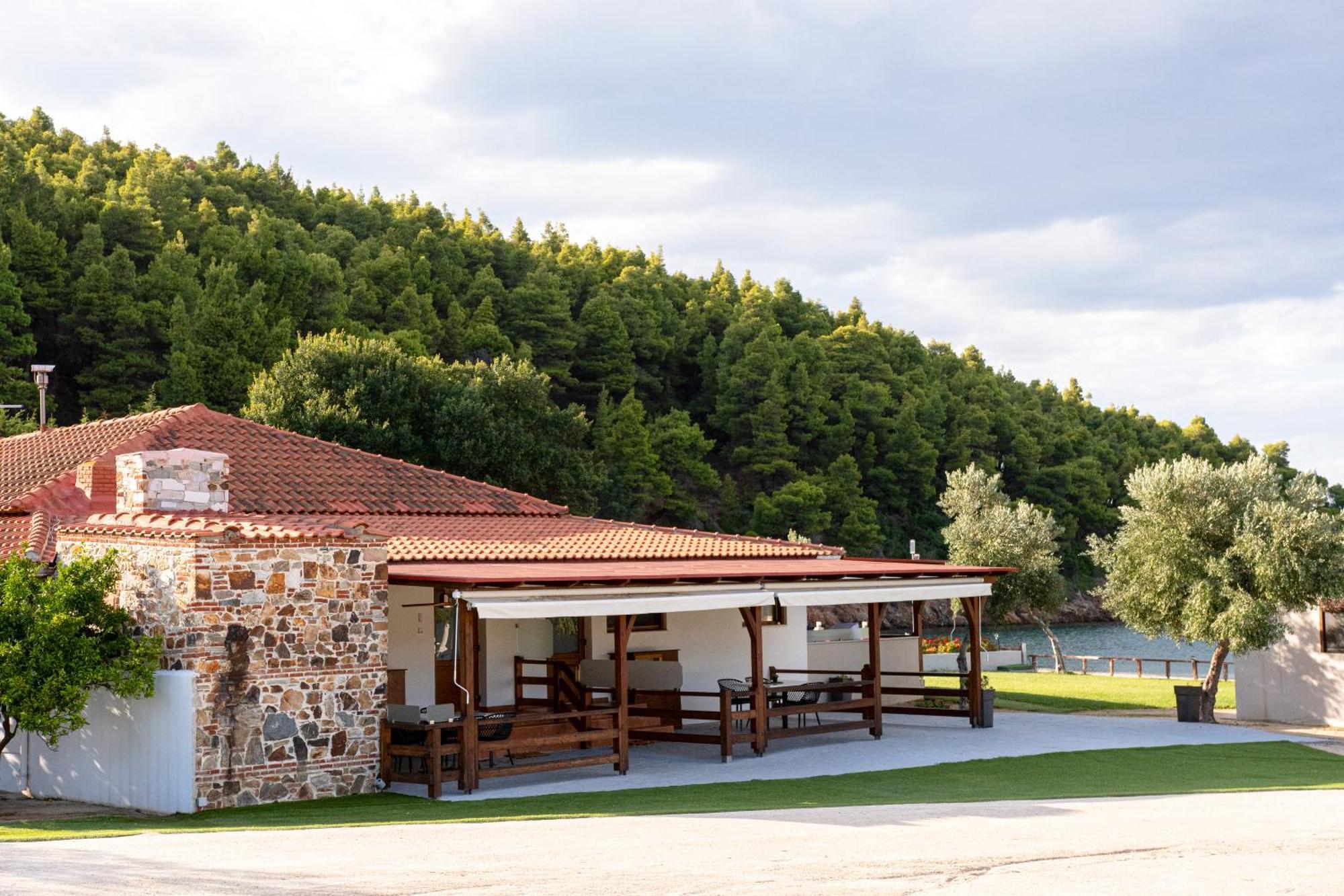 Komitsa Luxury Apartments Nea Roda Luaran gambar