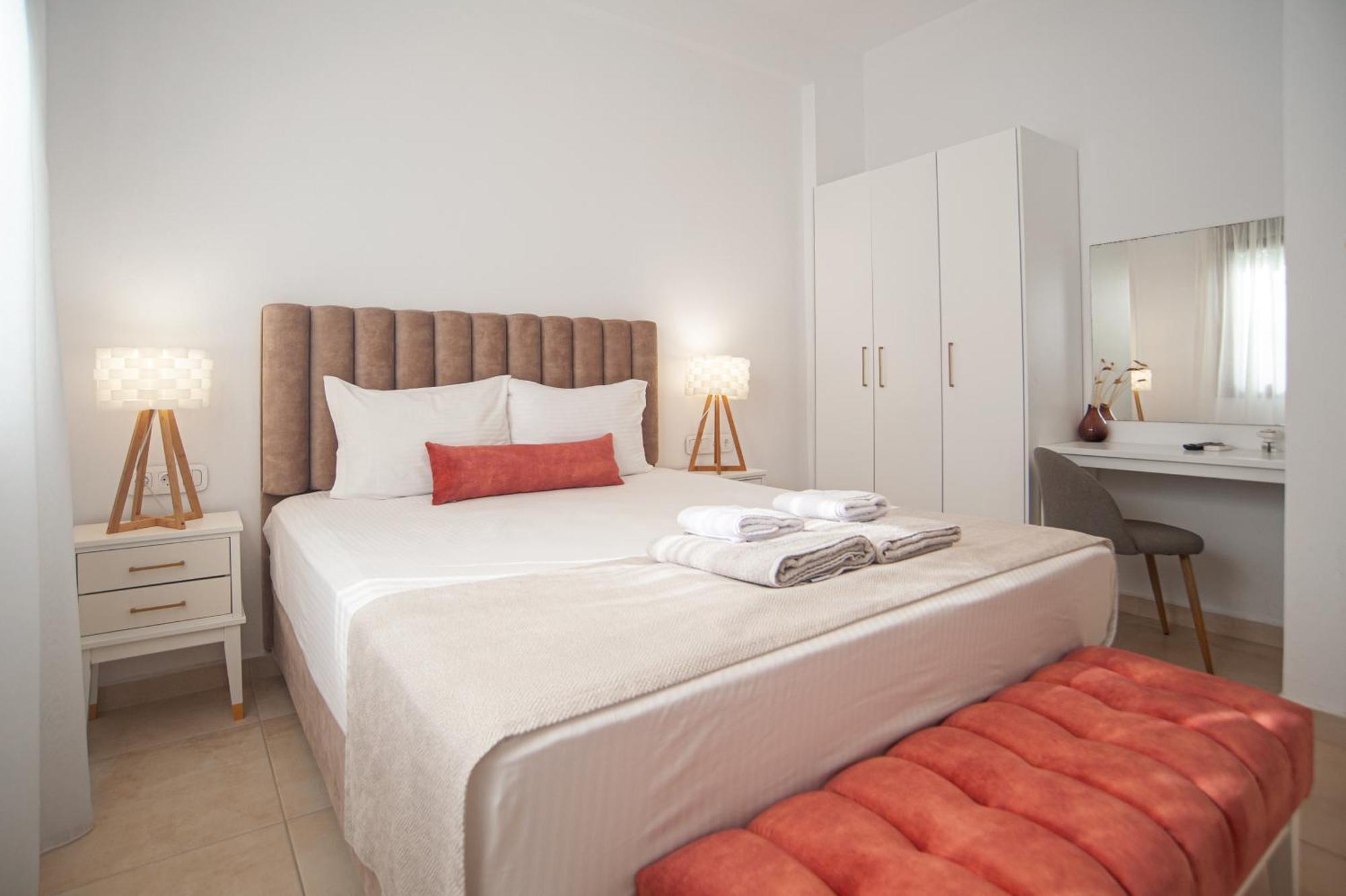 Komitsa Luxury Apartments Nea Roda Luaran gambar