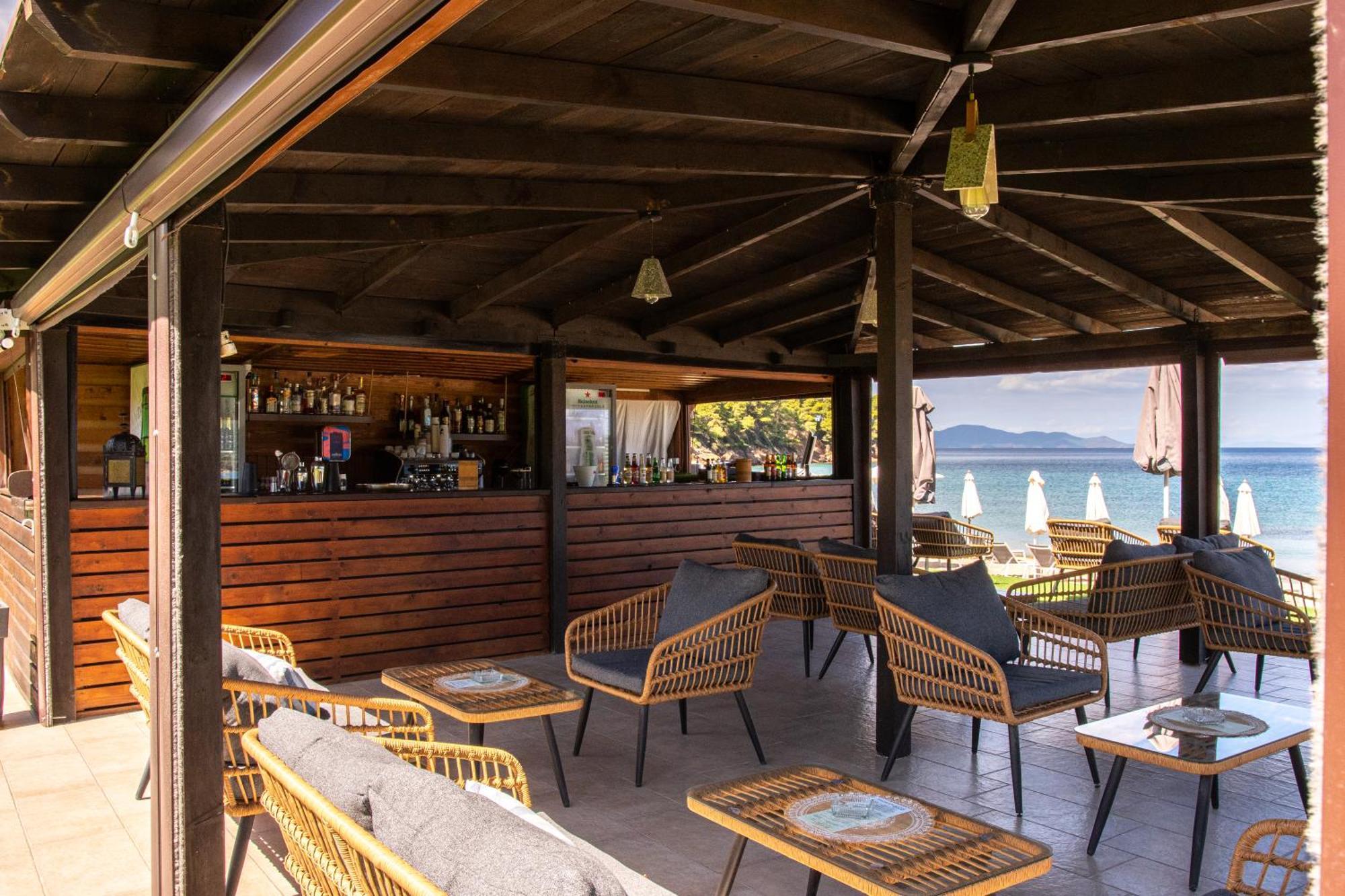 Komitsa Luxury Apartments Nea Roda Luaran gambar