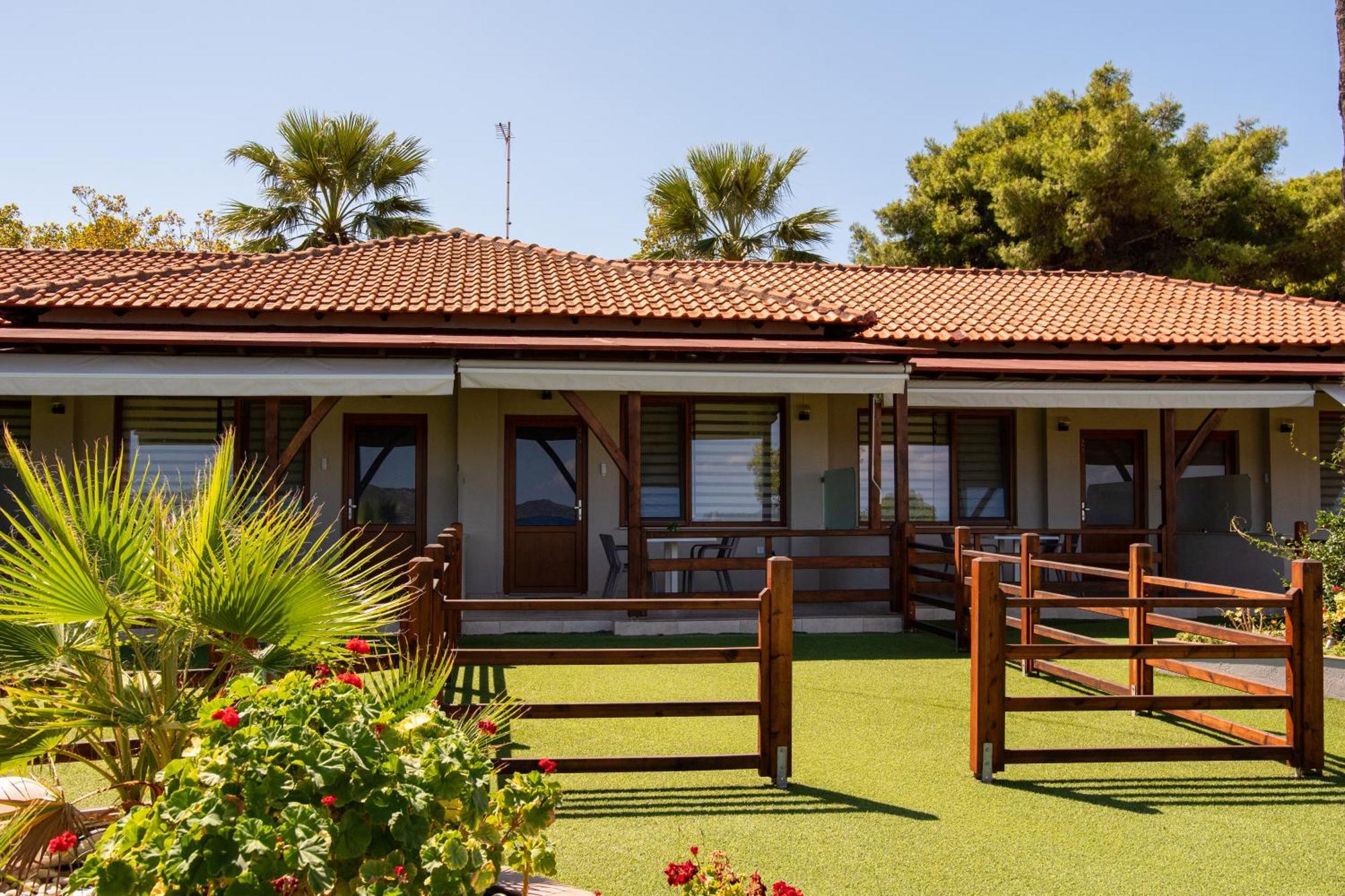Komitsa Luxury Apartments Nea Roda Luaran gambar
