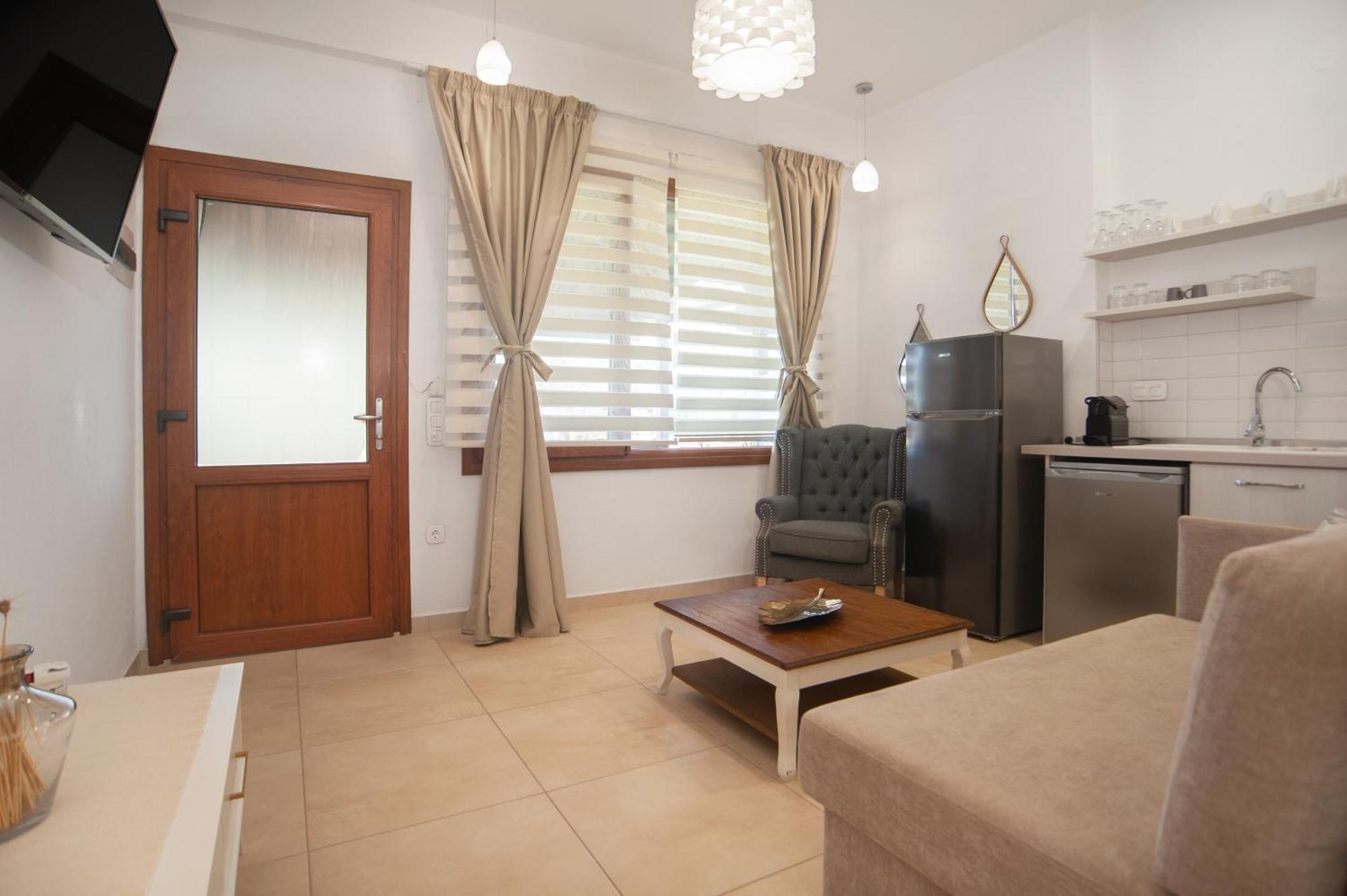 Komitsa Luxury Apartments Nea Roda Luaran gambar