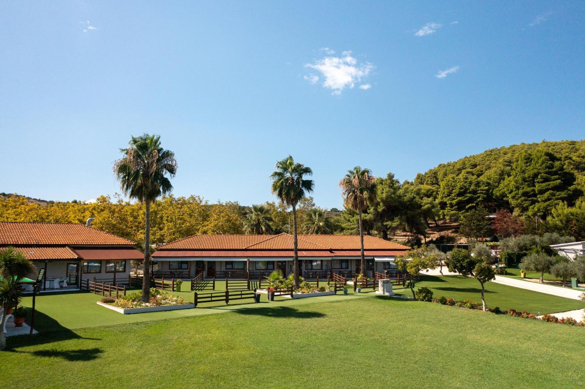 Komitsa Luxury Apartments Nea Roda Luaran gambar
