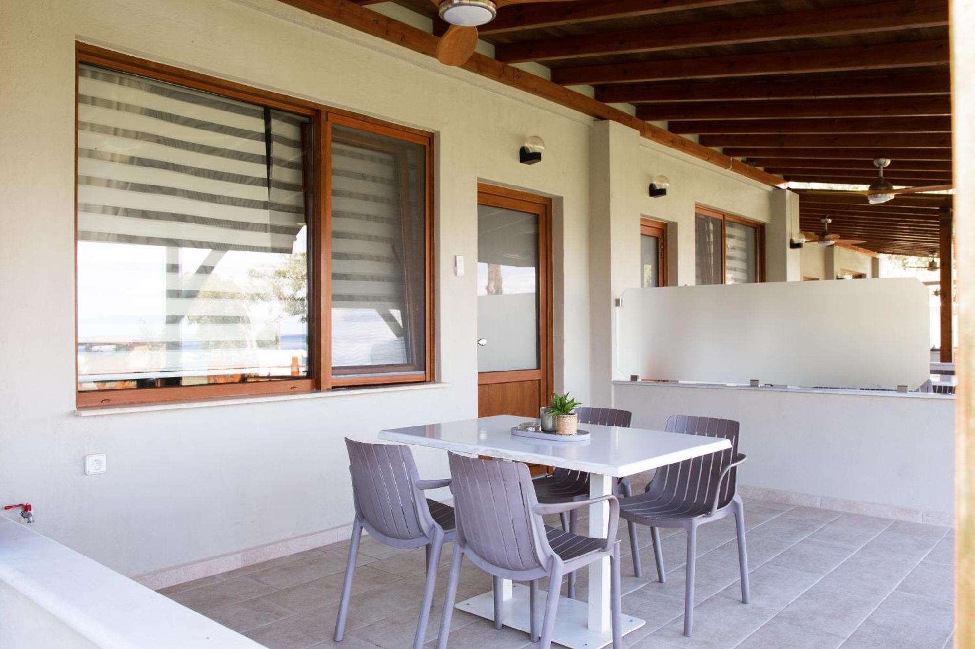 Komitsa Luxury Apartments Nea Roda Luaran gambar