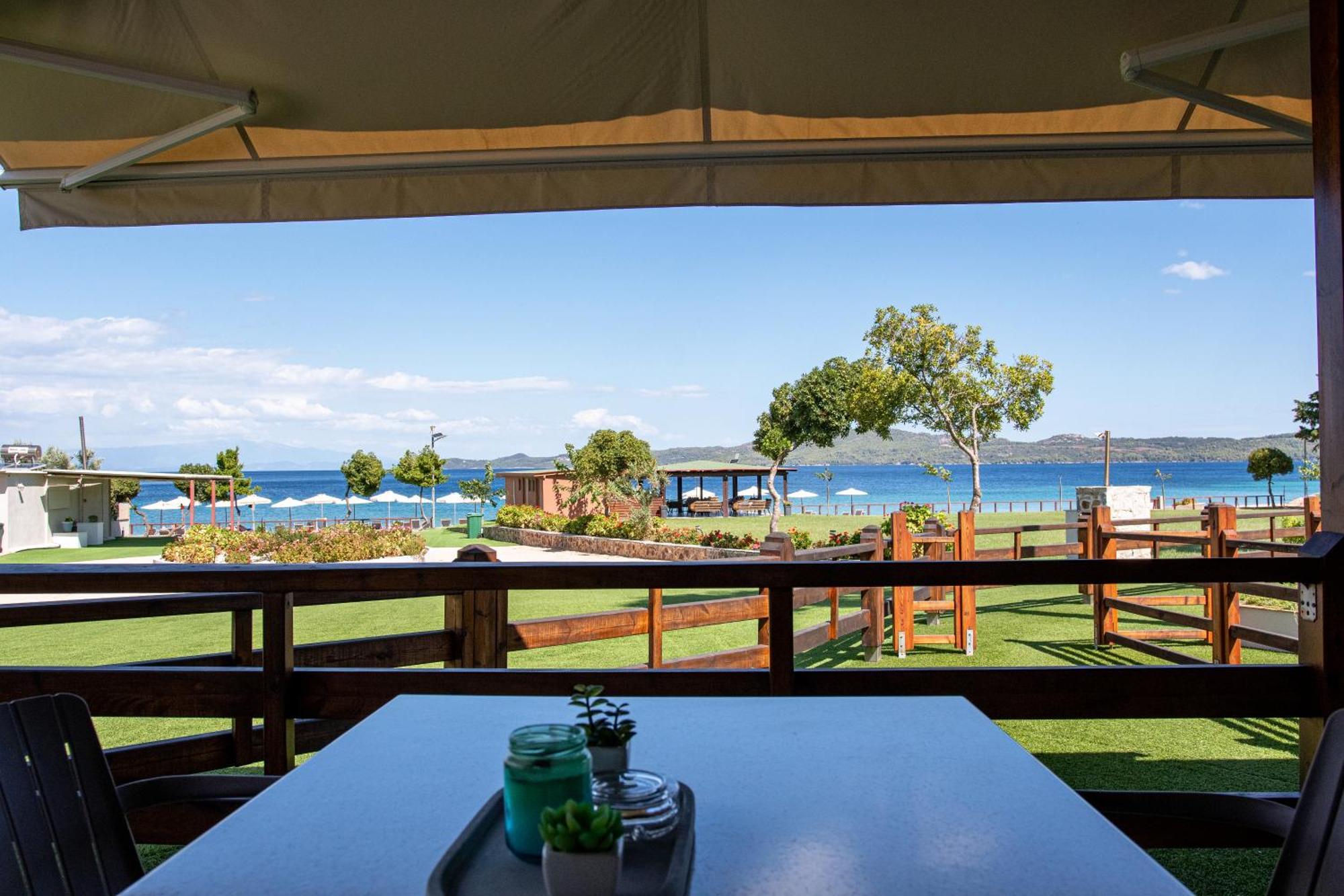 Komitsa Luxury Apartments Nea Roda Luaran gambar