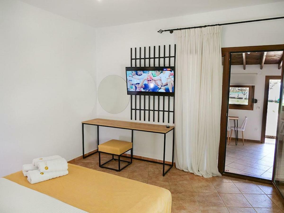 Komitsa Luxury Apartments Nea Roda Luaran gambar