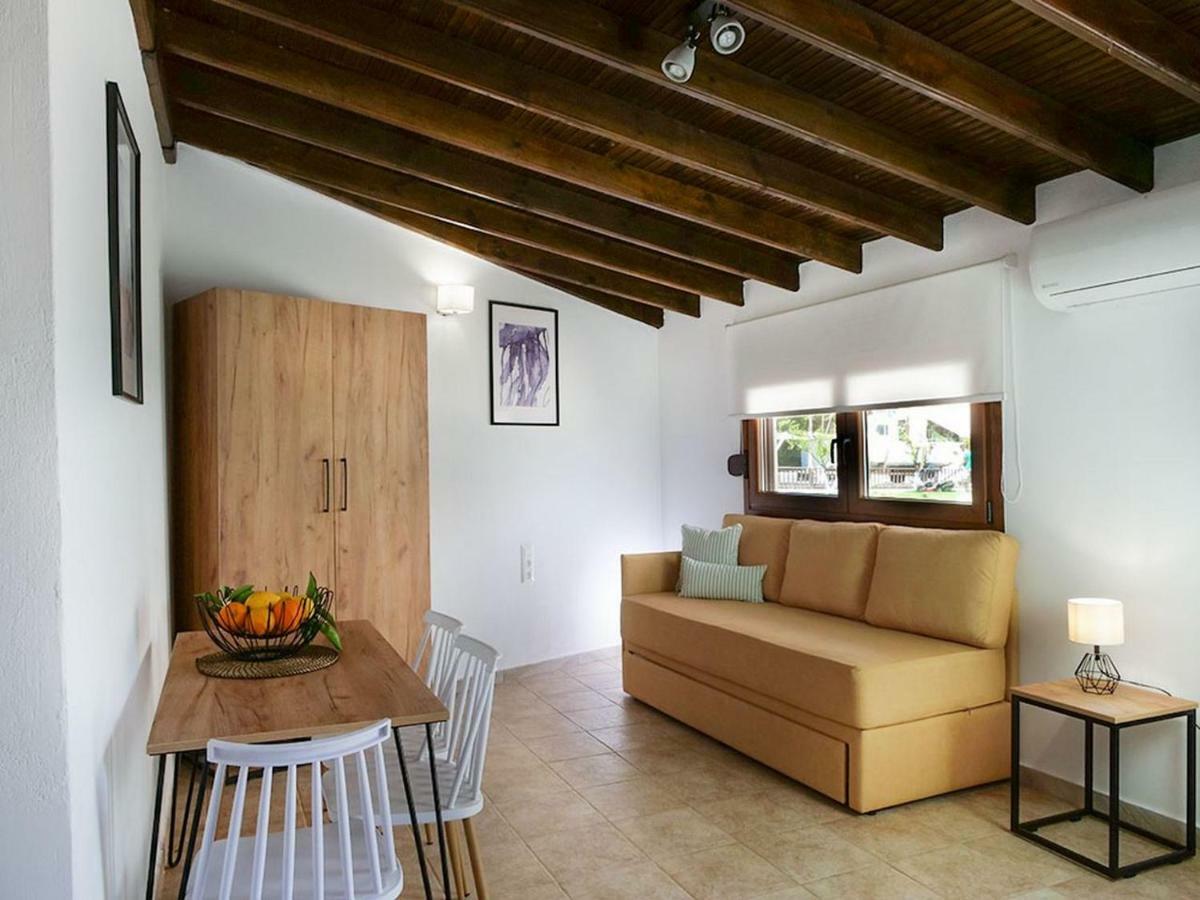 Komitsa Luxury Apartments Nea Roda Luaran gambar