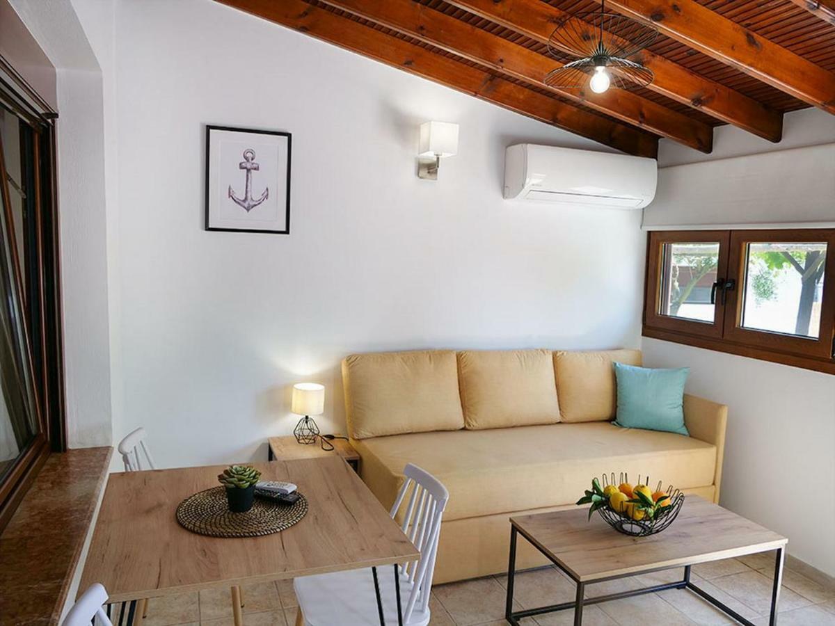 Komitsa Luxury Apartments Nea Roda Luaran gambar