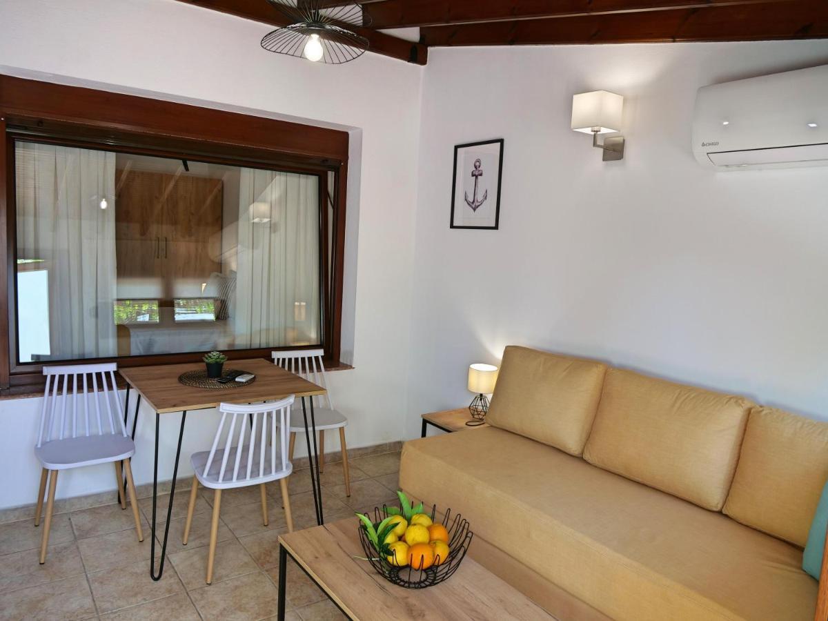 Komitsa Luxury Apartments Nea Roda Luaran gambar