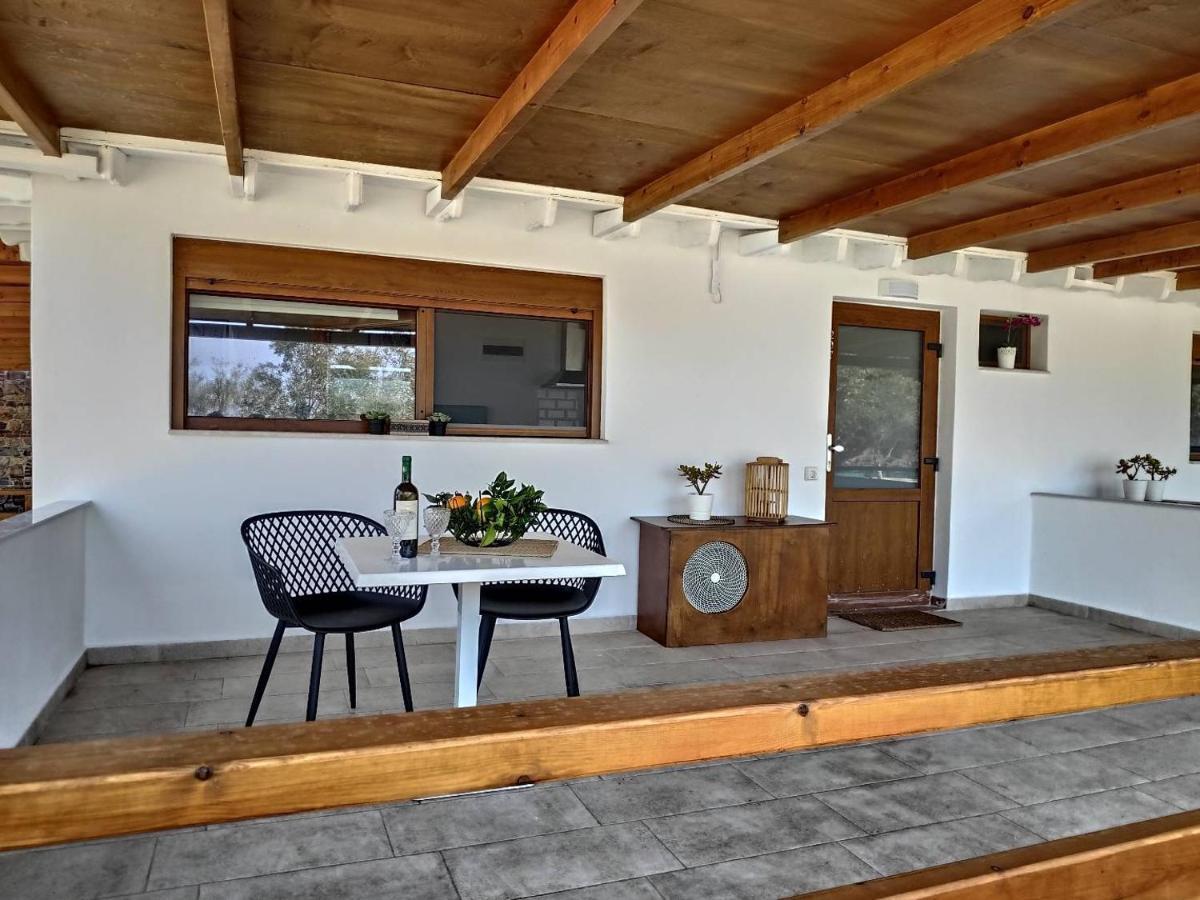 Komitsa Luxury Apartments Nea Roda Luaran gambar